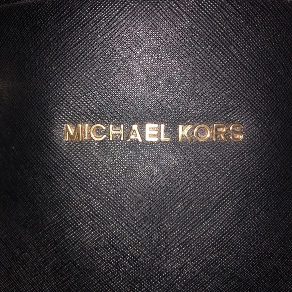 Large Michael Kors Tote - Picture 2 of 8